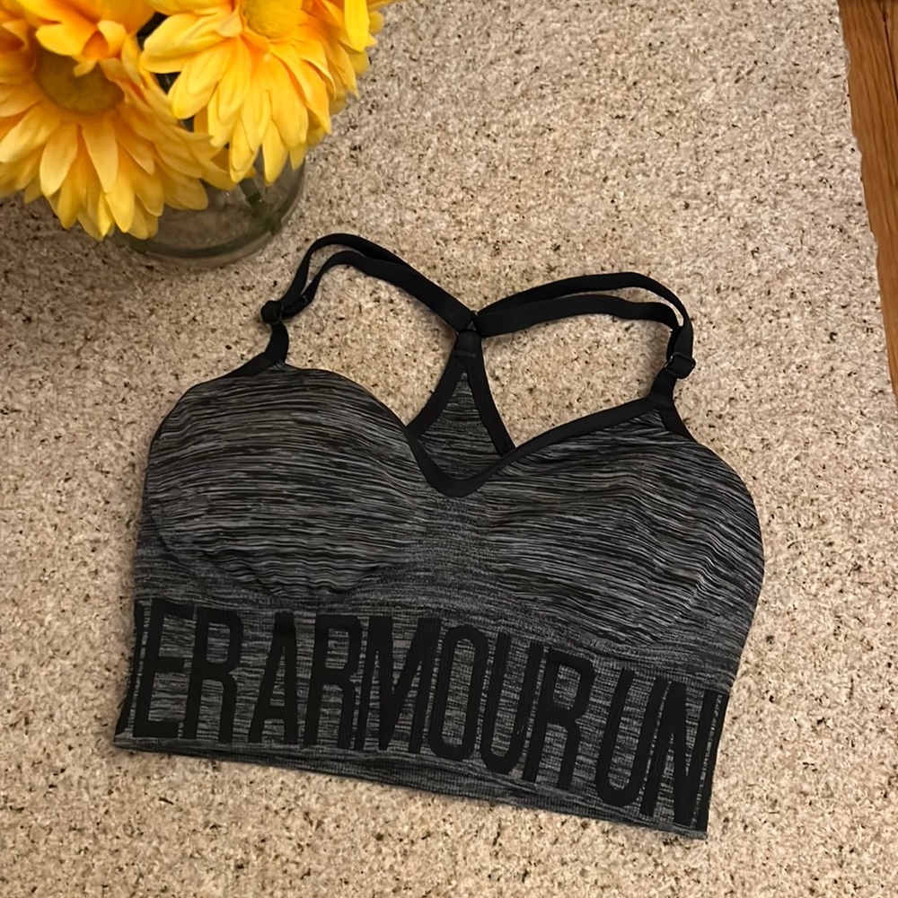 Under Armour Sport Bra Size XS Nice Used Condition 🌺